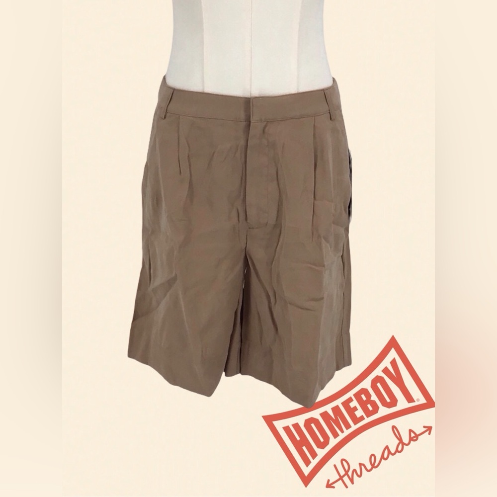 NWT Tuckernuck Tan Cargo Shorts Classic Style. Size 2